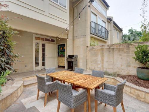 Brand New Vacation Home! Luxurious & Fun Roof top deck private parking! - image 12