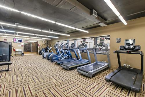 2bd River North Million Dollar Views! Parking Incl condo - image 4