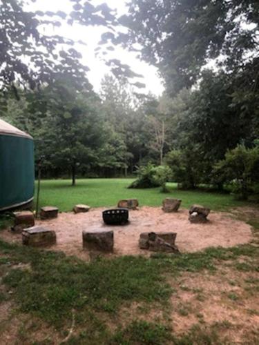 Magical Yurt Rental for Glamping in North Carolina in 阿爾伯馬爾