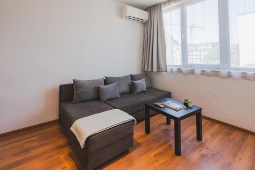 Sunny 1BDR Apartment near Center, Sofia