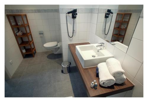 2 twin beds