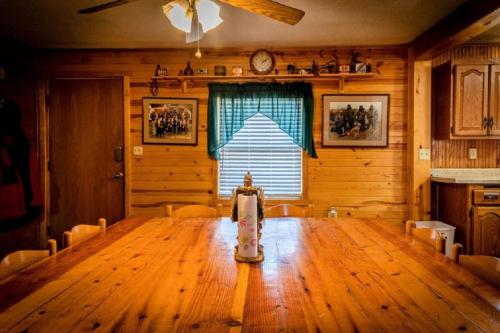 Spacious Vacation Cabin near Lac Qui Parle Lake in Dawson, Minnesota in Appleton (MN)