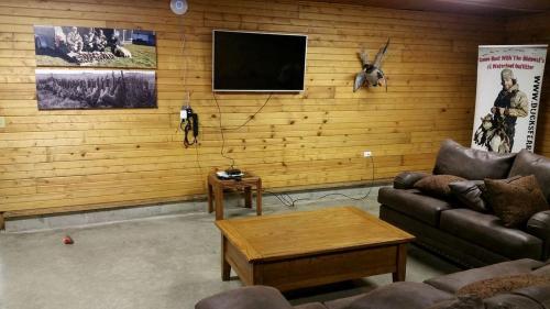 Spacious Vacation Cabin near Lac Qui Parle Lake in Dawson, Minnesota in Appleton (MN)