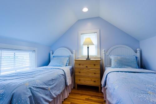 3BR Beautiful Remodeled Victorian w/ Beach Locker - image 6