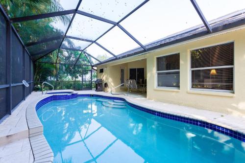 Serene & Attractive 3BR Pool - image 3