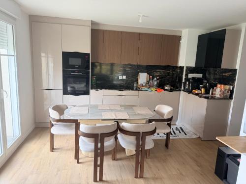 Chambre d'hôte, dans 4 pièces , avec terasse, jardin (Chambre d'hote, dans 4 pieces , avec terasse, jardin) in แซงต์ วิซ