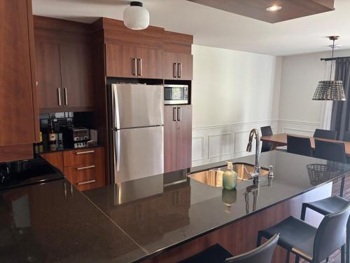 Condo de luxe au pied de la montagne in เซนต์-ซอเวียร์ (QC)