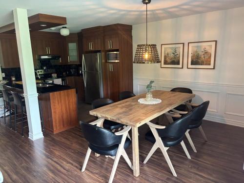 Condo de luxe au pied de la montagne in เซนต์-ซอเวียร์ (QC)