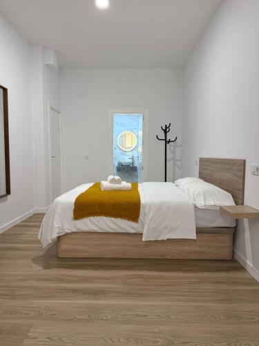 APARTAMENTO ZONA 4 justo al lado de la estación de TREN Y BUS MARÍA ZAMBRANO