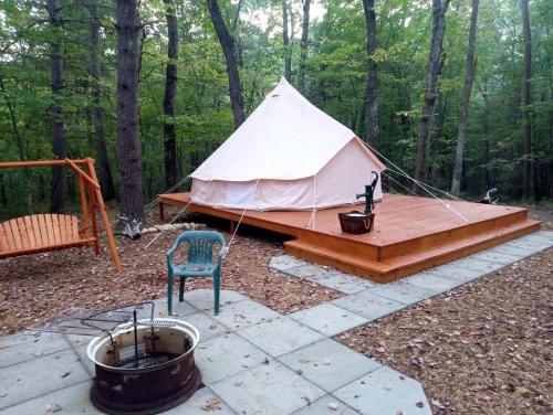 Remote Equipped Bell Tent Surrounded by Nature with Great Hiking Trails in Virginia in Čurčvilla (VA)