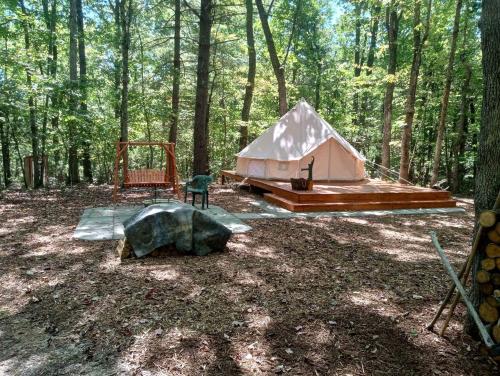 Remote Equipped Bell Tent Surrounded by Nature with Great Hiking Trails in Virginia in Čurčvilla (VA)