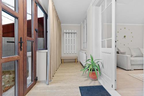 Casa Albă (Casa Alba) in Roman