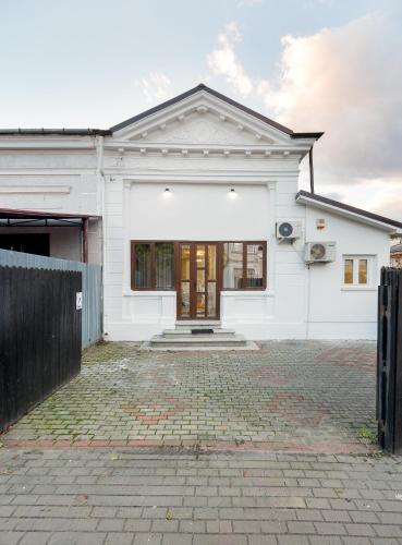 A szálláshely kívülről, Casa Albă (Casa Alba) in Roman