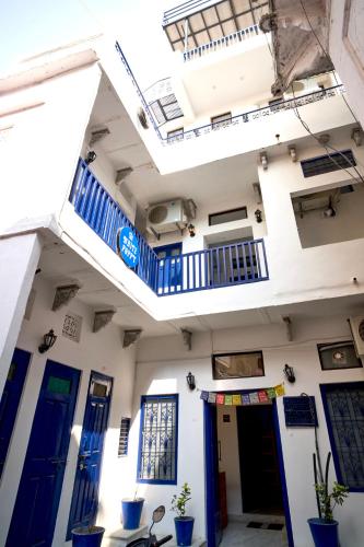 White Poppy Lake Side Hostel in Udaipur