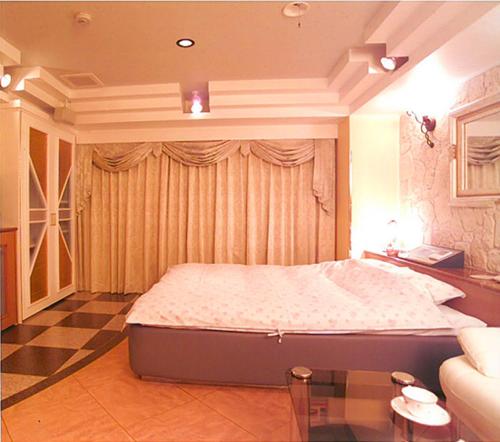 Hotel Queen's Court -ホテル クインズコート-