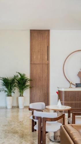 The View - Saint George Hotel - image 3