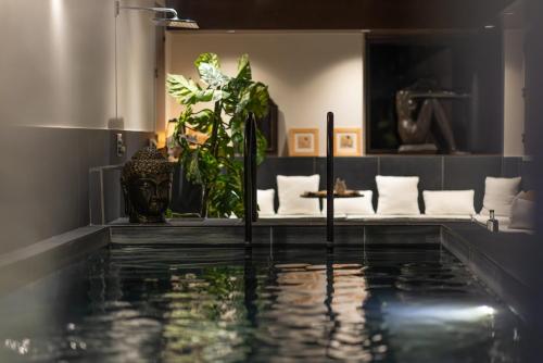 Swimming pool, Hotel & SPA Le Chene Vert in Brive-la-Gaillarde