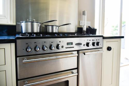 White Fox House in คราวเล