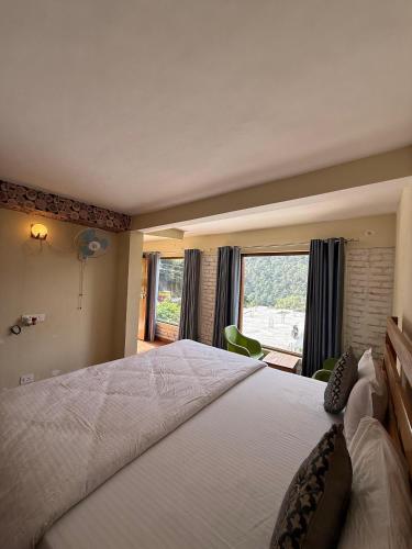 Chandra homestay kainchi dham in Nainital