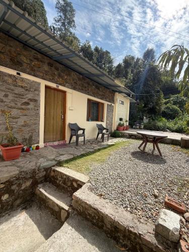Chandra homestay kainchi dham in Nainital