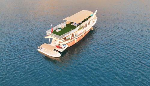 Musandam Starlight Dhow Cruise in Dibba