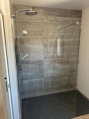 Appartement indépendant jusqu'à 10 personnes (Appartement independant jusqu'a 10 personnes) in Quarre Les Tombes