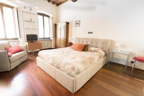 1 queen bed, 1 twin bed