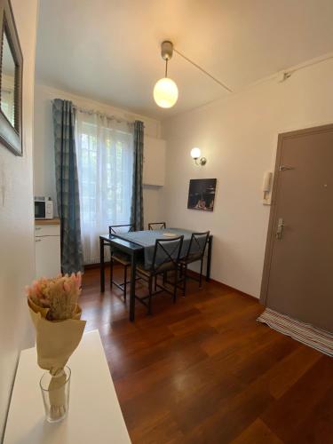 Studio miroir in Avenue de la Liberation