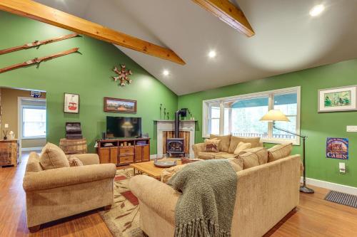 Year-Round Loon Lake Retreat: Ski, Hike, Explore! in Chestertown (NY)