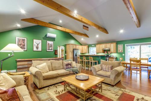 Year-Round Loon Lake Retreat: Ski, Hike, Explore! in Chestertown (NY)