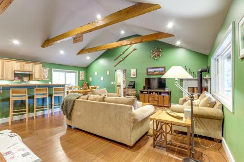 Year-Round Loon Lake Retreat: Ski, Hike, Explore! in Chestertown (NY)
