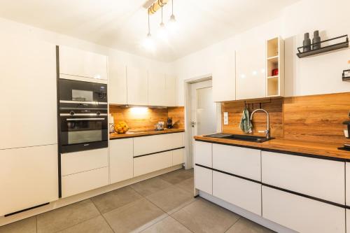 บริการและสิ่งอำนวยความสะดวก, Luxus-Ferienhaus mit Sauna, Hot Tub und grandiosem Panorama in ลังเงวีเซอ