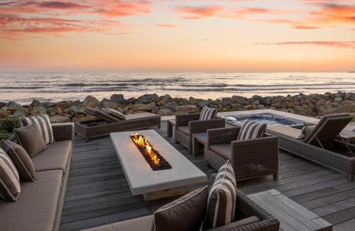 Rincon Refuge - Beachfront for 6 in Faria Beach (CA)