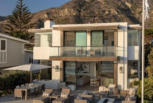 Rincon Refuge - Beachfront for 6 in Faria Beach (CA)