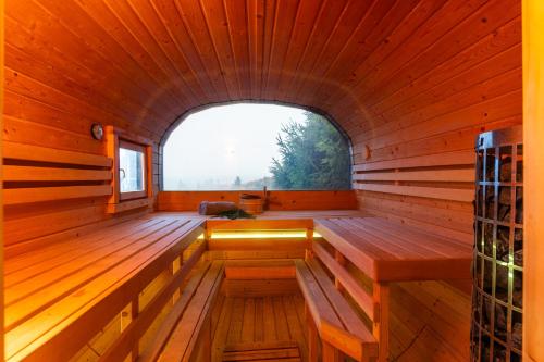 ซาวน่า, Luxus-Ferienhaus mit Sauna, Hot Tub und grandiosem Panorama in ลังเงวีเซอ