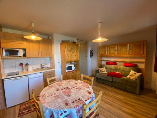 Beau 2 Pièces aux Saisies, 4 Couchages, à 100m du Centre et 300m des Pistes - FR-1-293-17 - Location saisonnière - Hauteluce