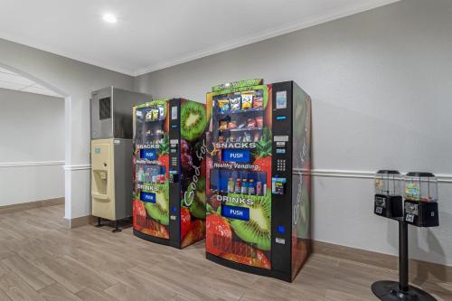 Best Western Plus North Houston Inn & Suites - image 9