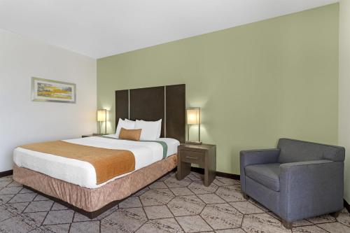 Best Western Plus North Houston Inn & Suites - image 11