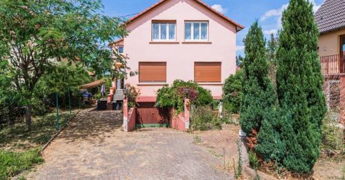 Comfortable apartment near Strasbourg in แลงโกชาร์ม