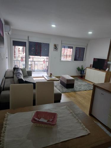 1 king bed, 1 sofa bed