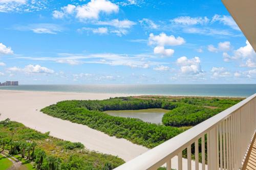 Alluring beachfront condo with pool and ocean views
