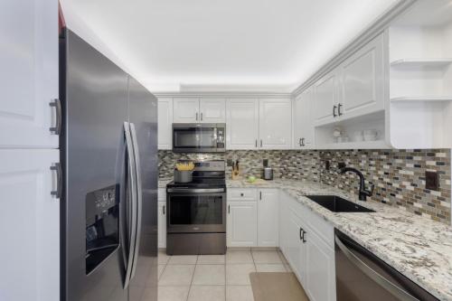 South Seas Tower 4-1209 - image 13