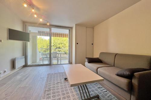 Bright studio just a stone's throw from the sea near La Marine