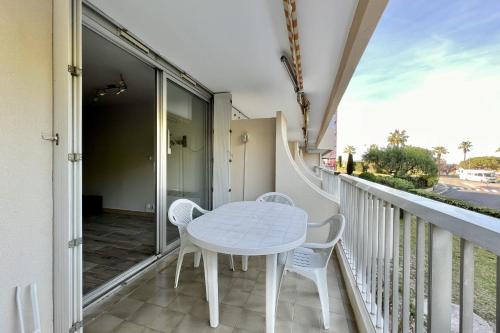 Bright studio just a stone's throw from the sea near La Marine