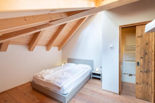 2 bedrooms, 3 beds