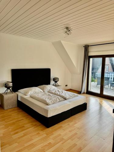 Gemütliches Zimmer mit großer Terrasse Nähe Messe, Flughafen & PSD Dome in Düsseldorf, Deutschland