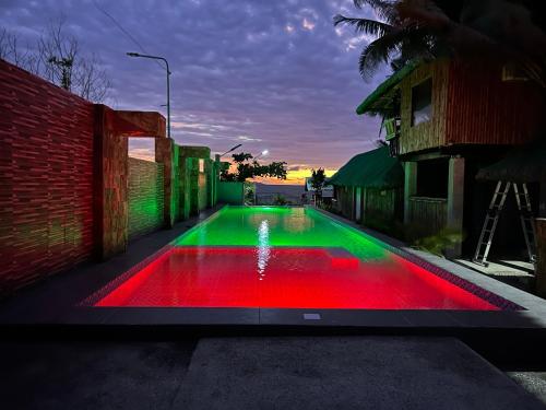 Beachfront Native house with pool