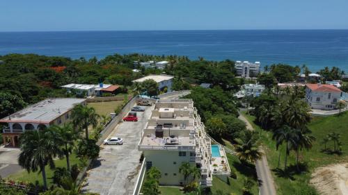 Two bedroom villa Penthouse rooftop terrace steps from Sandy Beach PRV 301Sandy Beach and the west - image 2