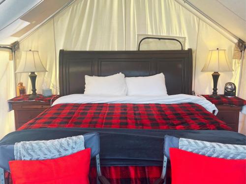 Tent 2 Oxen-Le-Fields Montana in ดาร์บี(มอนเทนา)
