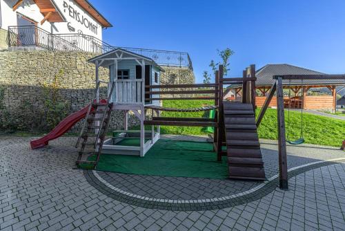 Spēļu laukums, Pensjonat Perła Pienin (Pensjonat Perla Pienin) in Grywald